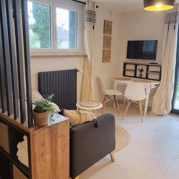 Studio en rez-de-jardin, hotel v destinácii Gourdon-en-quercy