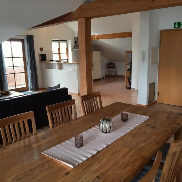 Fewo beim Schmied Straßkirchen, hotel v destinaci Vogtareuth
