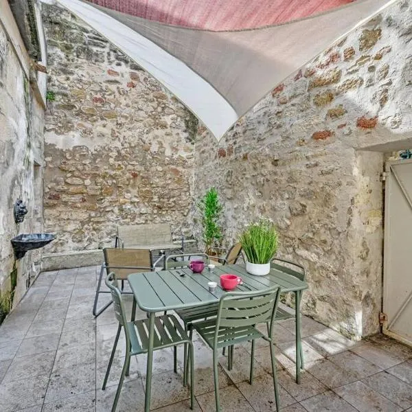 TopTip - CLiM - Terrasse - Wi-Fi -Parking gratuit en souterrain, hotelli Avignonissa