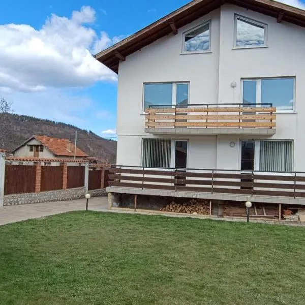 Къща за гости Релакс-Рaдуил, hotel in Raduil