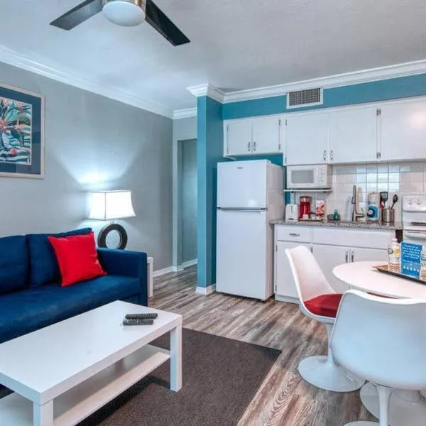 Sunset Beach Suites at Madeira Beach! Pet Friendly with Summer Breezes! - Suite 6, hotel v destinaci St Pete Beach