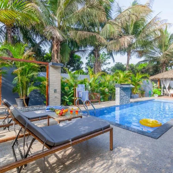 StayVista's The Isabella House - Hill-View Villa with Outdoor Pool & Pool-Side Gazebo, Hotel in Karjat