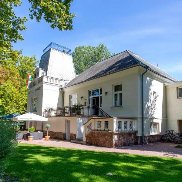 Főnix Hotel, hotelli kohteessa Balatonföldvár