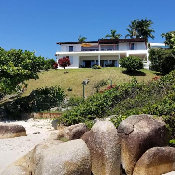 Paradise just 10 steps away from the ocean - Residência Dorabel