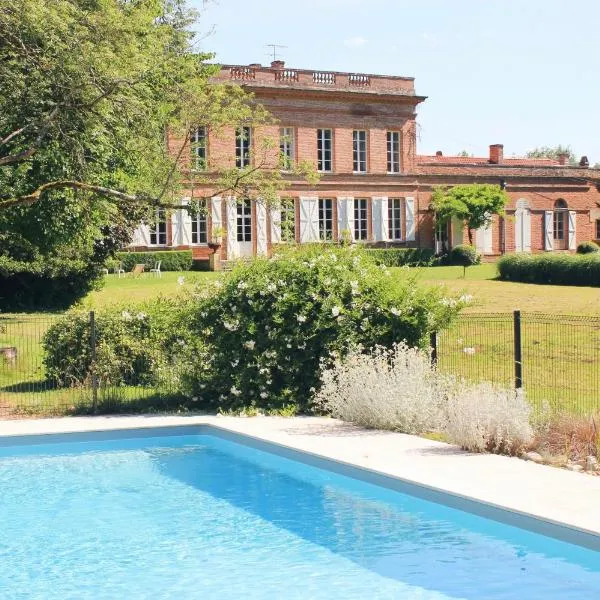 Chambre d'hôte double 2 au Château Lavalade, hotel in Castelsarrasin
