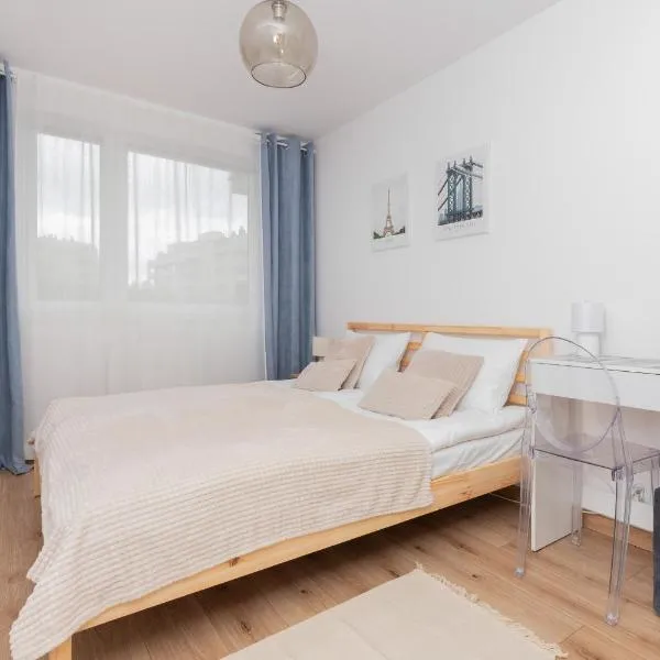 Bright Apartment with Private Garden and Accepting Pets by Noclegi Renters, hotel in Gdańsk