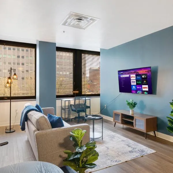 Vibrant Luxury PRIME LOCATION 24-7 Gym Lounge Roku WiFi, hotel in Pittsburgh