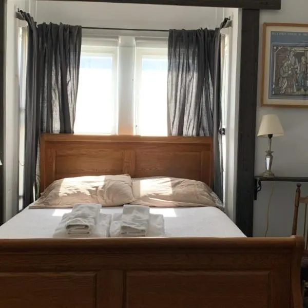 Private Rooms, Shared Bath in a Private Home Minutes From Logan Airport, hotel v destinaci Boston