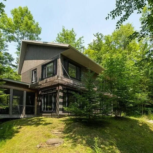 Cottage 35 Chemin Gilbert, hôtel à Eastman