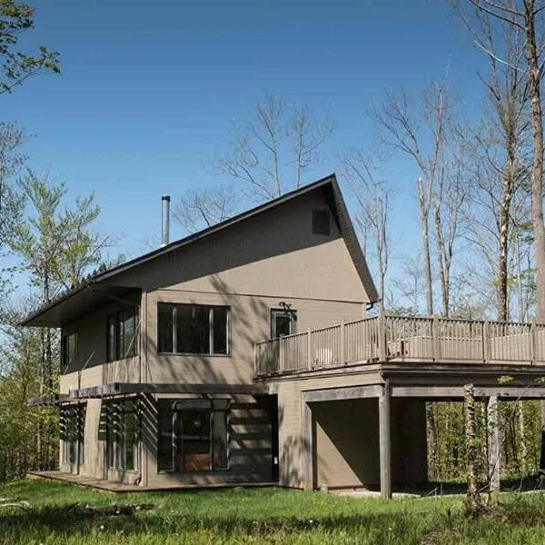 Cottage 2 de la Chute, hotel in Eastman