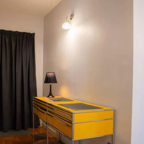 Moderne 2 pièces en plein Paris au bord de Seine