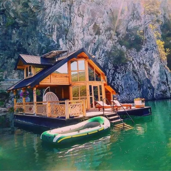 Splav Horizont, hotel di Gaočići