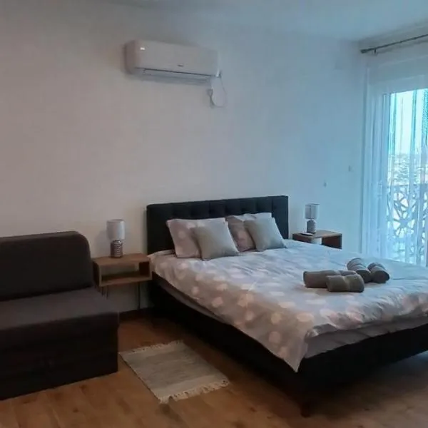 Fenix 3 Apartman, hotel in Subotica