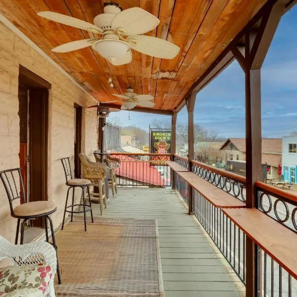 Historic Hardy Home w/ Game Room on Main Street, hotel em Hardy