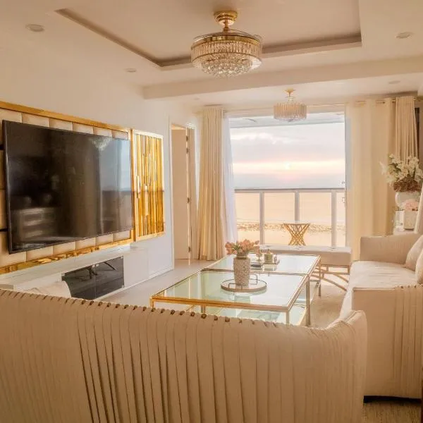 Beachfront Seaview Apartment, hotel v Male City