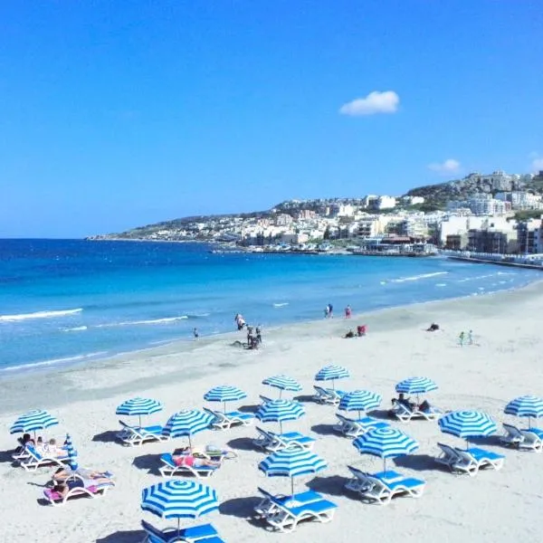 Seafront Maisonette Ocean Views & Terrace – hotel w mieście Mellieħa