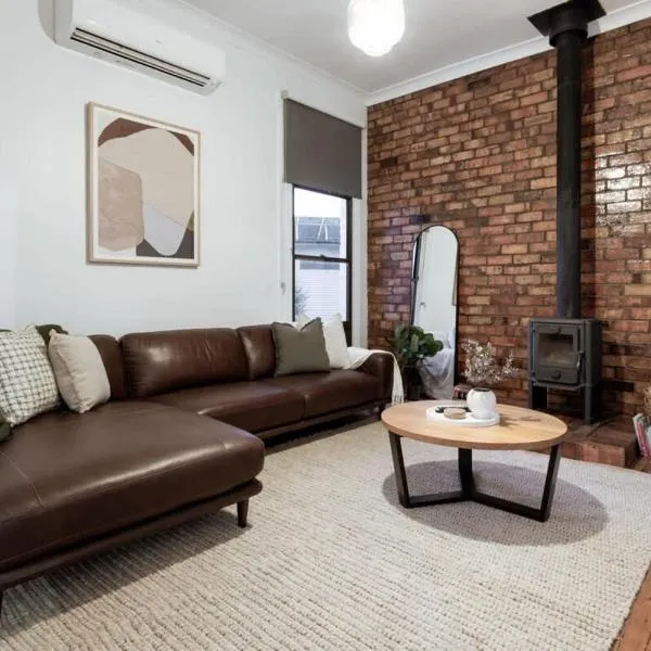 Charming Cottage Near The City With Parking, hotel in Launceston