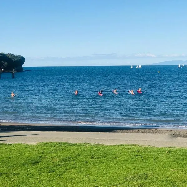 Beach Lodge, hotel in Auckland