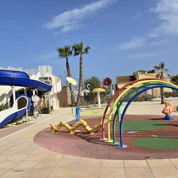 MOBIL HOME CAMPING LES SABLES DU MIDI, hotel v destinaci Sérignan