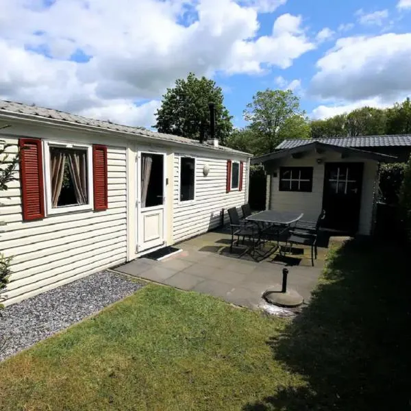 Charmante woning op rustig park met fietsen, hotel v destinaci Epe