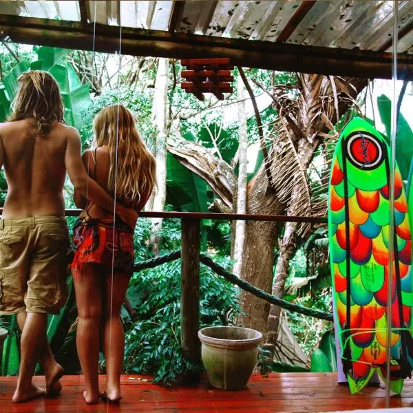 Mantis and Moon Surf Paradise & Adventure Lodge, hotel in Hibberdene