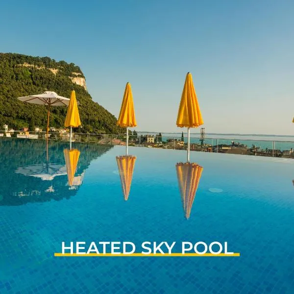 Sky Pool Hotel Sole Garda, hotelli kohteessa Garda