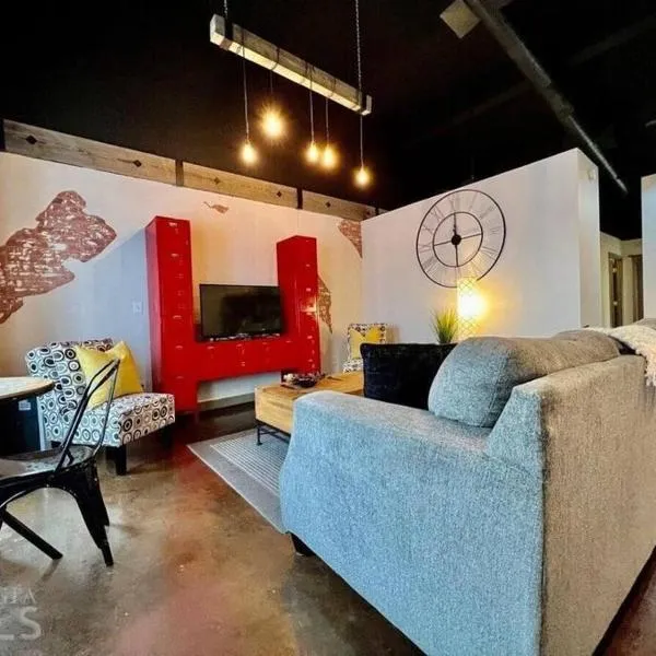 Haven at Hazel ~ Downtown Studio, hotel v destinaci Demorest