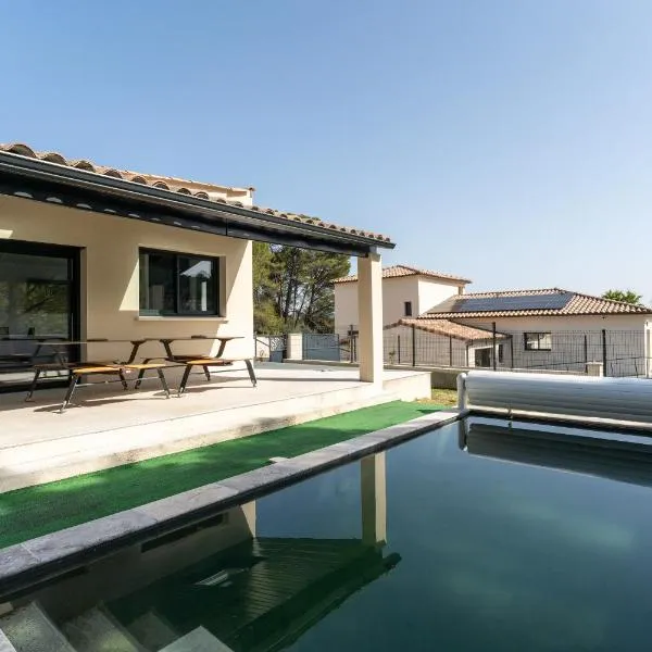 Villa Sérénity 10 pers maxi, hotel in Mondragon