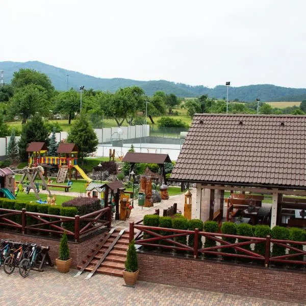 Penzión pod Strážovom, hotel in Pružina