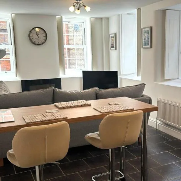 Harbour Haven - Central 1-Bedroom, Cosy Apartment in Weymouth, hotel v destinaci Weymouth