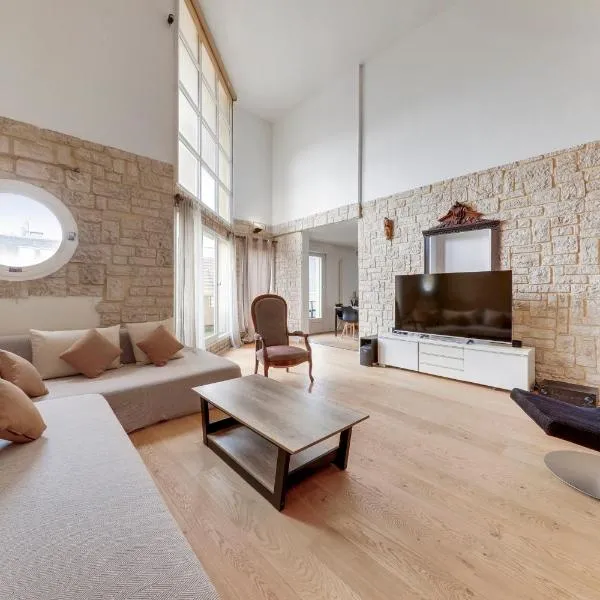 Duplex apartment with parking, hotel v destinácii Sannois