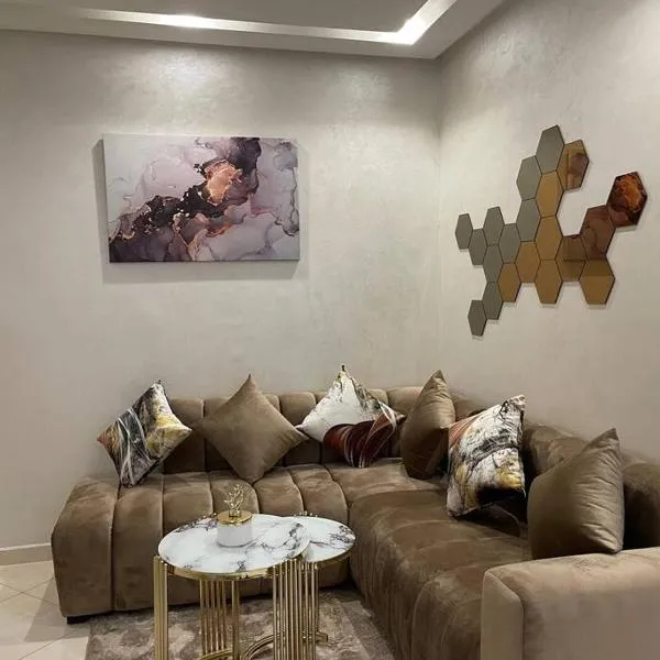 Luxurious 2 BD apartment in the Heart of Kenitra, hotel v destinaci Kenitra