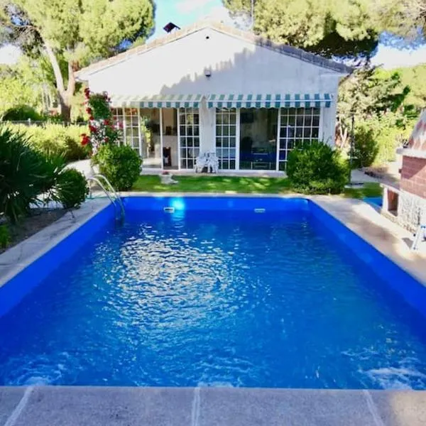 메디나 델 캄포에 위치한 호텔 Chalet con piscina El Refugio de Venecia