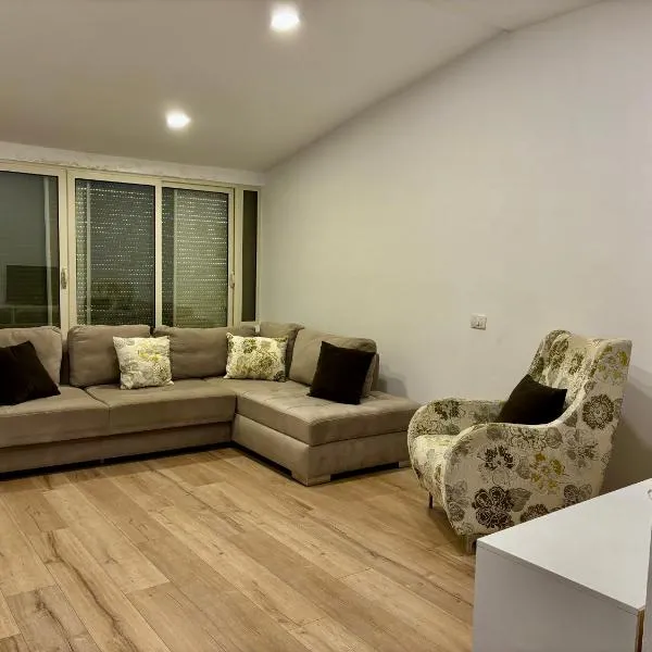 두러스에 위치한 호텔 Sea Breeze Spacious 135m Beach Family Apartment by Z