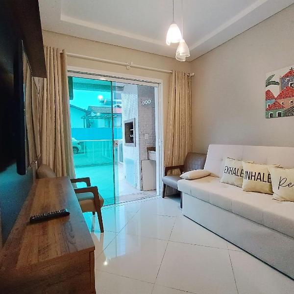 AR-001 Apartamento espaçoso com pátio privativo, excelente localização central - Foto 2