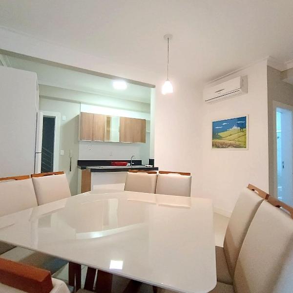 AR-001 Apartamento espaçoso com pátio privativo, excelente localização central - Foto 4