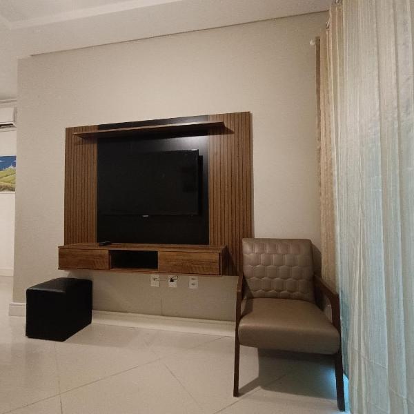 AR-001 Apartamento espaçoso com pátio privativo, excelente localização central - Foto 5
