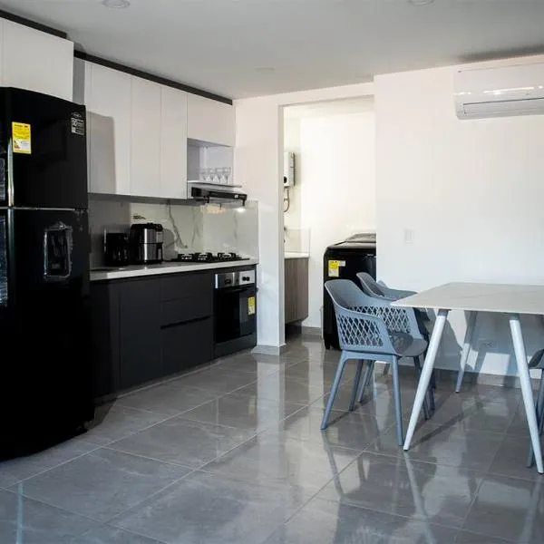 Apartamento frente al CC Viva Envigado, hotel v destinaci Envigado