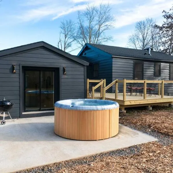 New Paltz Zen Wellness Cabin w/ Hot Tub, hotel v destinaci New Paltz