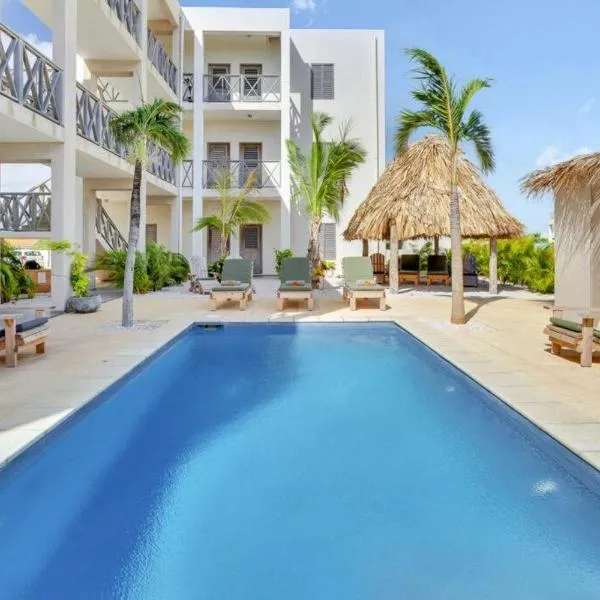Villa Chica 3 min to Beach, Diving & Restaurants with Pool and private Garden 10 min to Windsurfing & Kitesurfing, ξενοδοχείο σε Belnem