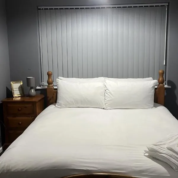 Becky's Lodge - Strictly Single Adult Room Stays - No Double Adult Stays Allowed, viešbutis mieste Solihalas