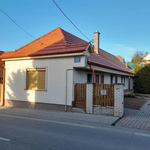 Falusi Vendégház, hotel in Etyek