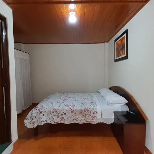 HOSPEDAJE D`NOA En el centro de Oxapampa, hotel in Oxapampa