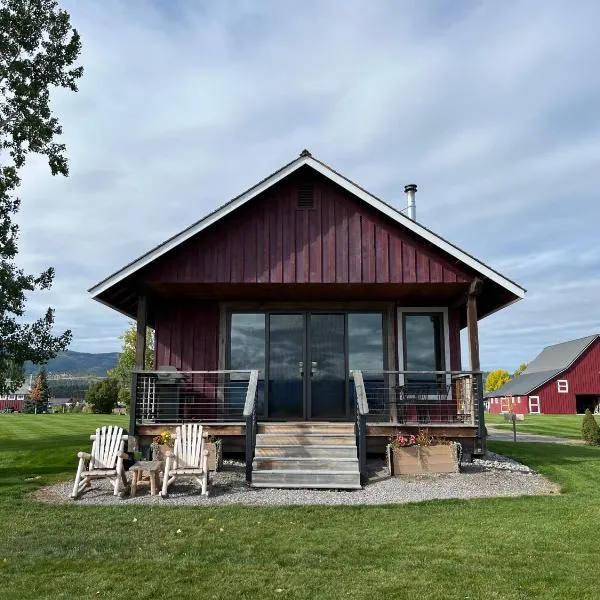 New Cabin with Spectacular Views of Flathead Lake., hotel v destinaci Somers
