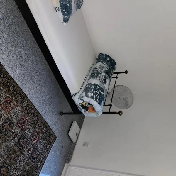 villa high ceiling 2 bedrooms, hotel v destinaci Troisdorf