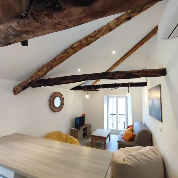 Les randonnées joyeuses - Location Cevennes Costa، فندق في Génolhac
