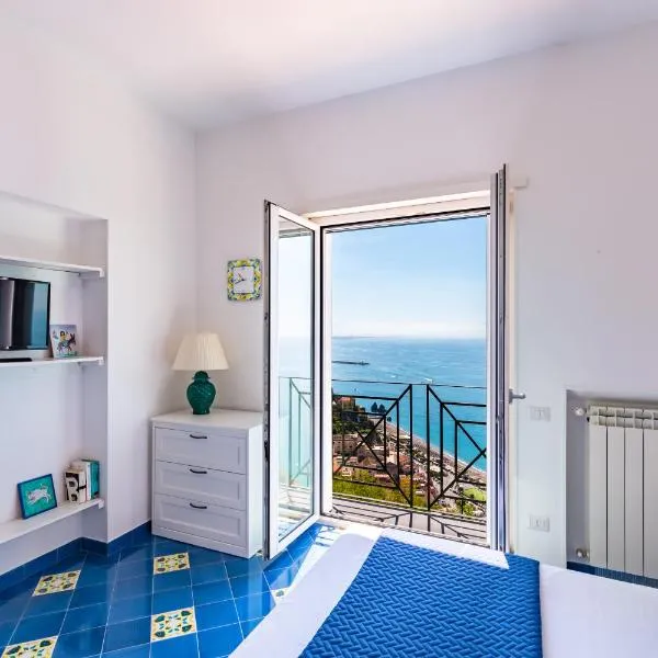 Starhost - VILLA MARCELLA seaview terrace and garden and car park, hotel in Vietri sul Mare