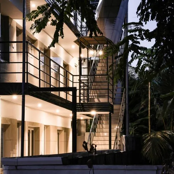 Asian Nest Serviced Apartments, hotel in Cochin