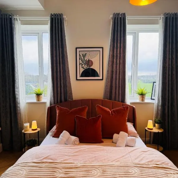 Finnstown Hall- private room in shared apartment with the Host, hotel v destinaci Dublin
