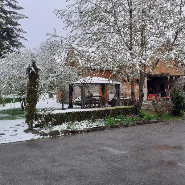 gite du sapin vert – hotel w mieście Sailhan